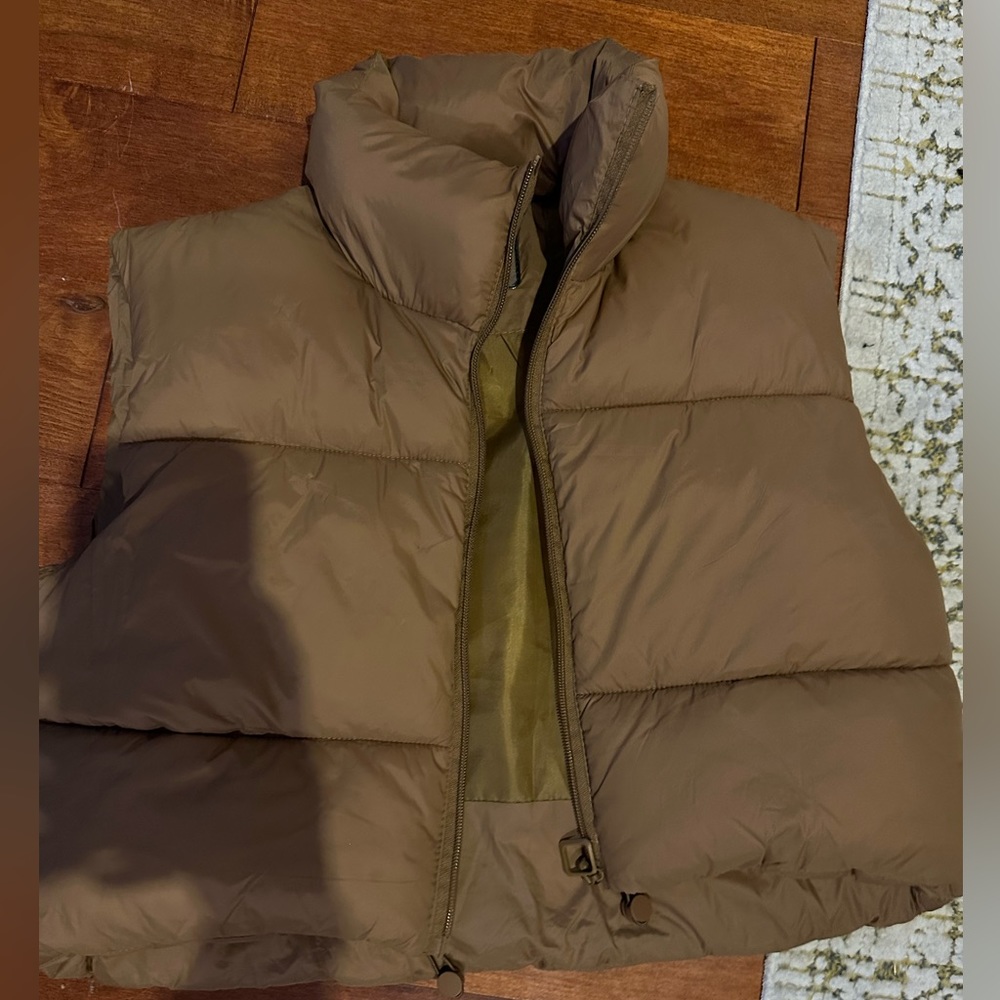 Tan Cropped vest M